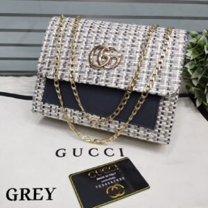 Ladies bag, color black with strep