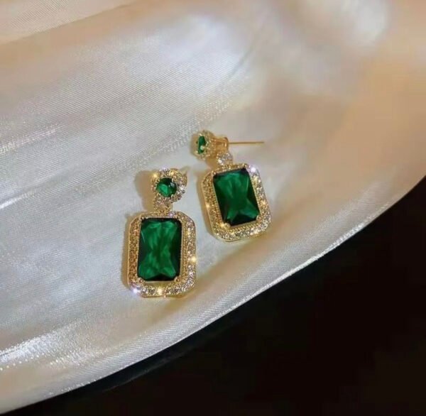 3-Piece Emerald Crystal Jewelry Set – Titanium Steel Necklace, Earrings & High-End Designer Finish - Image 5