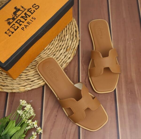 Hermès-Inspired Flat – Simple Brown Elegance for Everyday Chic